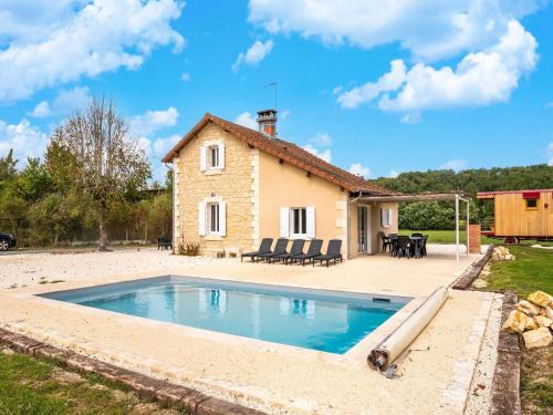 Hautefort Maison | Charming House in Hautefort with Pool & Nature