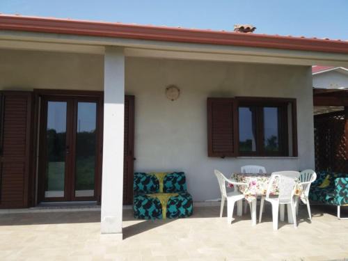 Sant'Anna Arresi Maison | Charming House in Is Potettus with Private Garden