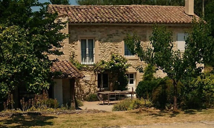 Grignan Maison | Maison de charme en pleine nature avec petite rivière