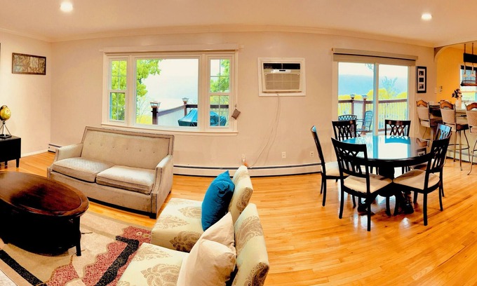 Northwest Yonkers Maison | Charming house in Yonkers with Hudson River View and close travel to get to NYC