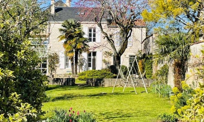 Lucon Maison | Charming house of 280m2 with heated swimming pool …