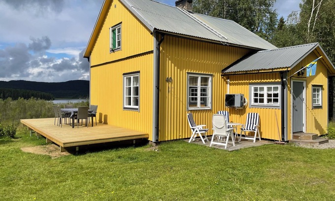 Ratan Cottage | Charming house on large plot with lake view - close to nature and skiing