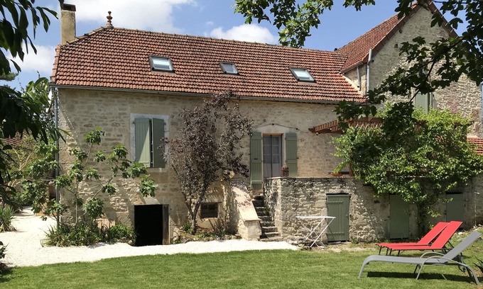 Ginouillac Maison | Maison de charme sur propriété avec piscine et jacuzzi