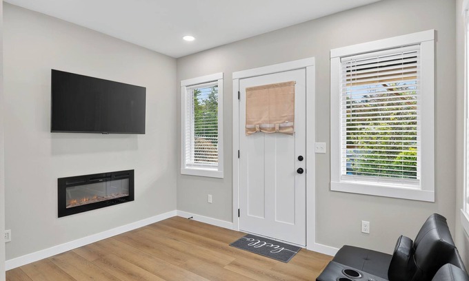 Highland Park Maison | Charming house with AC in Seattle