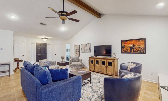 Conway Maison | Charming House with Cozy Fireplace, Patio, and Washer & Dryer