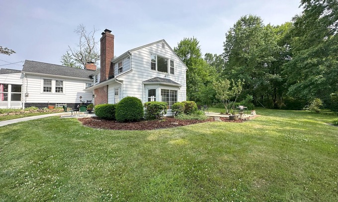 Boston Heights Autre | Charming Hudson Farmhouse on 12 Acres - 2 Miles from Cuyahoga Valley Nat’l Park