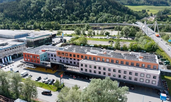 Hall In Tirol Maison | Charming Hwest Hotel Hall with WiFi and AC in wonderful Hall in Tirol