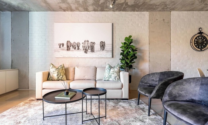 Flora Park Appartement | Charming Industrial-Chic Apartment with Views