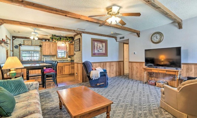 Ingram Maison | Charming Ingram Home with Yard and Furnished Patio!
