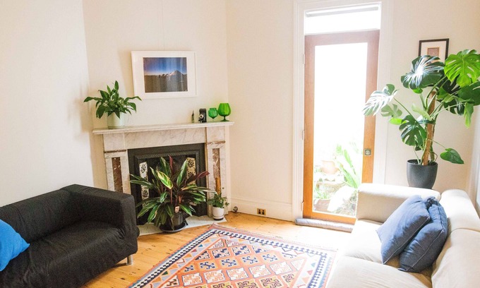 Petersham North Maison | Charming Innercity Furnished 3 bedroom House 10 min bus from City