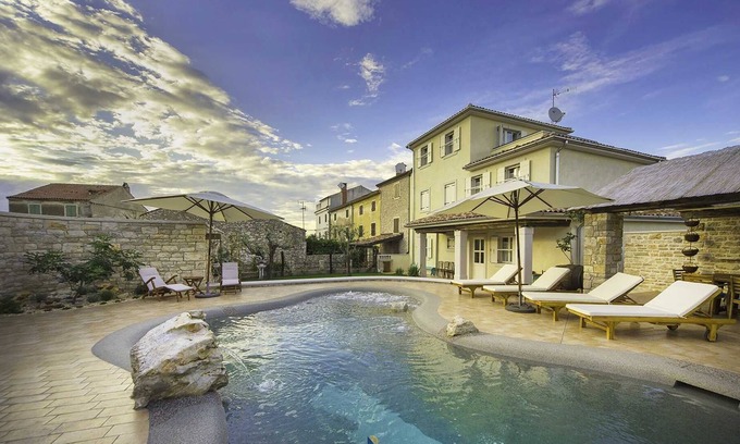 Cepljani Villa | Villa familiale avec piscine et jacuzzi, animaux acceptés !!!