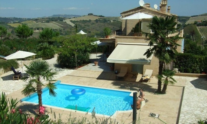 Cossignano Cottage | Charmante maison italienne avec piscine et jardin méditerranéen