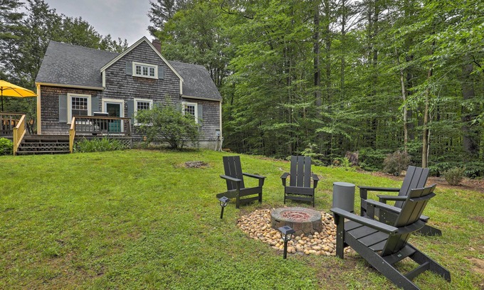 Jaffrey Cottage | Charming Jaffrey Cottage w/ Deck & Grill!