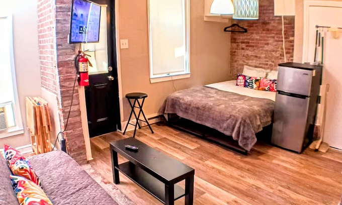 Norris Square Appartement | Charming Jawn in fabulous Fishtown with W/D, AC, Private Patio, and fast WiFi