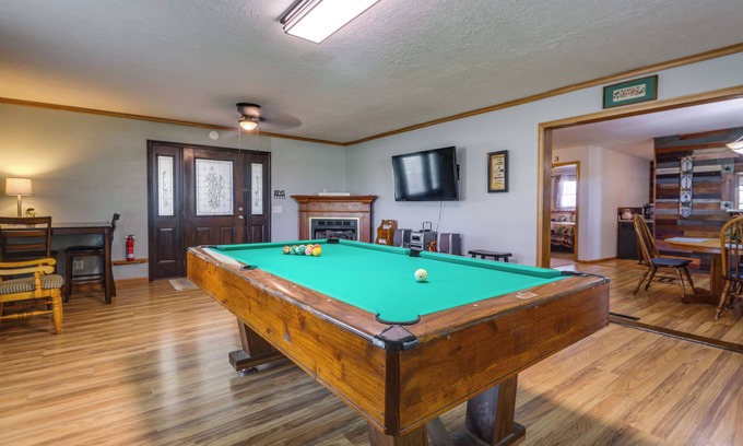 Newkirk Maison | Charming Kaw Lake Country Home w/ Game Room!