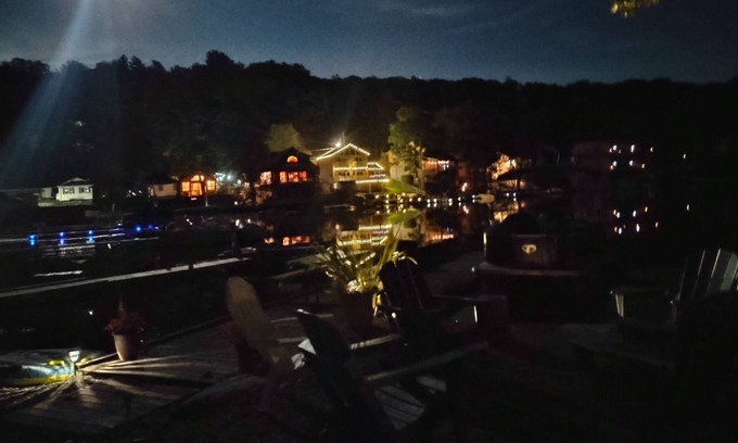 Lehman Maison | Charming lake front craftsman cottage