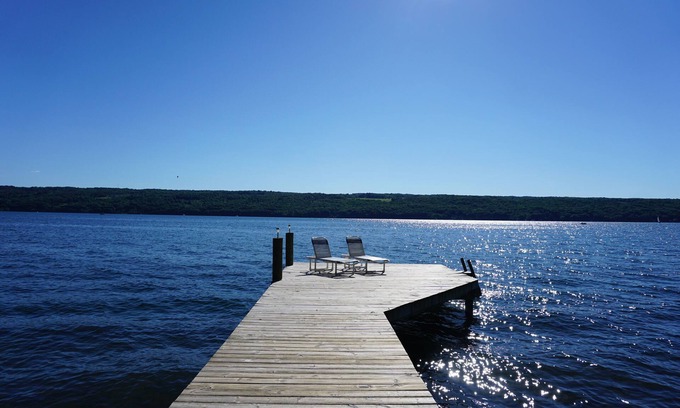 Burdett Cottage | Cottage de charme avec vue sur le lac - côté est, magnifiques couchers de soleil