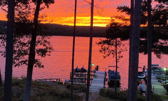 Laconia Appartement | Charming Lakefront Studio Condo