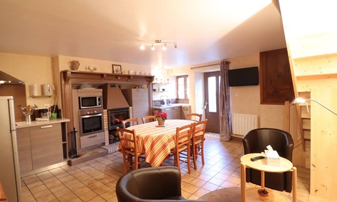 Arnac Cottage | Gîte de pêche rénové avec jardin près du lac d'Enchanet – 6 pers, 3 chambres