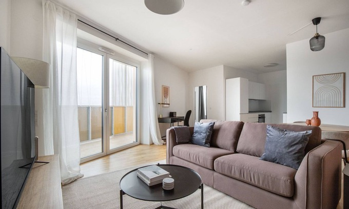 Erdberg Appartement | Charming Landstraße 2BR w/ Gym, nr Erdberg, by Blueground