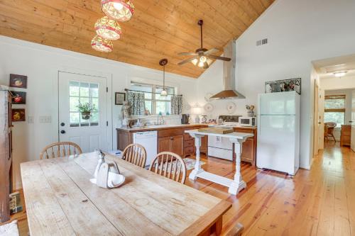 Lawley Maison | Charming Lawley Cottage Deck, Fire Pit and Yard!