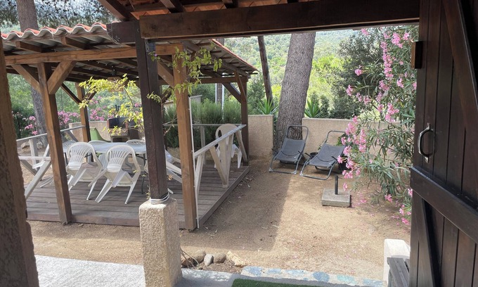Belvedere-Campomoro Appartement | Charmant petit appartement RDC villa avec coin jardin