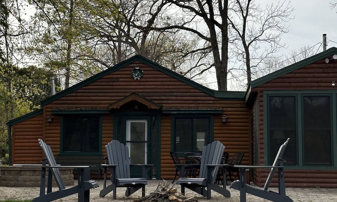 Fond du Lac Cabine | Charming Log Cabin on a private spring fed lake