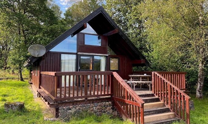Taynuilt Cabine | Charming log cabin with stunning views over Loch Awe. Electric hot tub