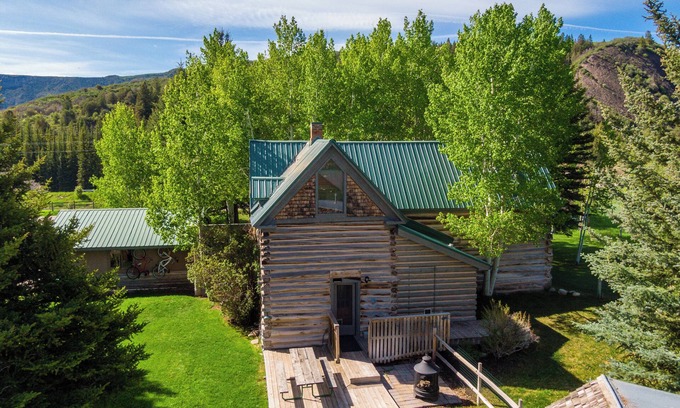 Snowmass Village Maison | Charming log house in Snowmass with all the amenities.