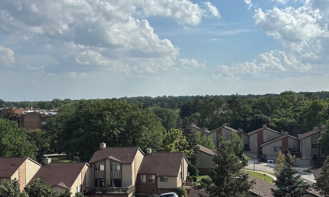 Willowbrook Copropriété | Charming luxury 2-bedroom condo with AC, fitness room in lovely Willowbrook