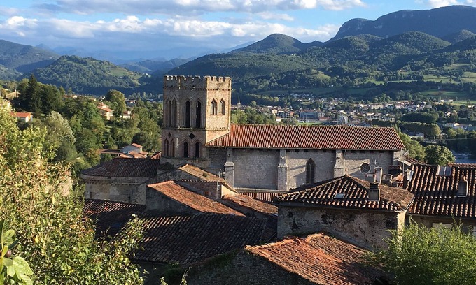 Saint-Lizier Maison | Charming Mansion in the Heart of Saint-Lizier, beautiful views of the Pyrenees.