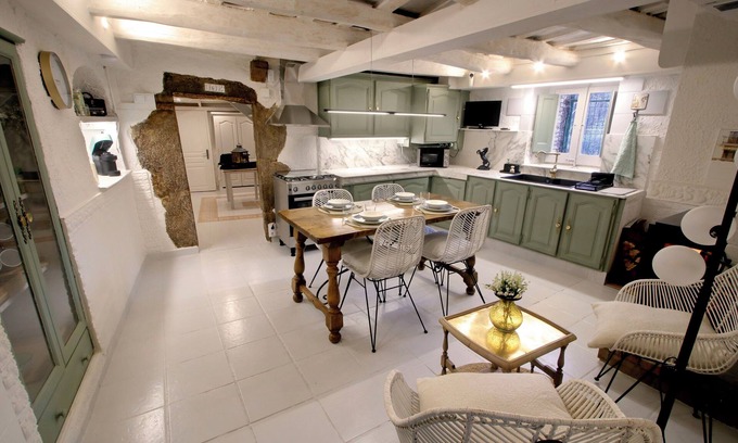Celra Autre | Charming Masia with fireplace in the forest 10 minutes from Girona