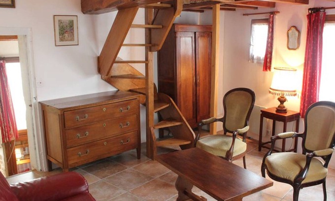 Loches Cottage | Location unique en ville, 3 niveaux avec cave voûtée et troglodytique, charme et authenticité en Touraine