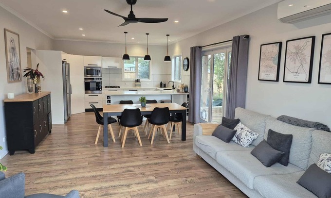 Leamington Maison | Charming meets modern with private garden retreat