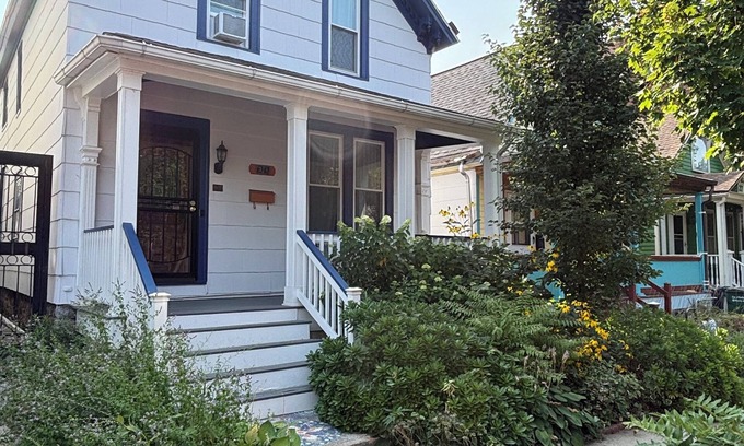 Downtown Buffalo Maison | Charming Mid Century Modern 4BR House in Allentown, Buffalo, Stylish decor. I