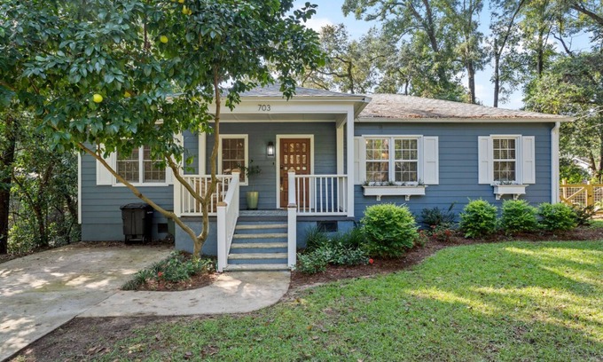 Glenview-Pinegrove Maison | Charming Midtown Gem!!
