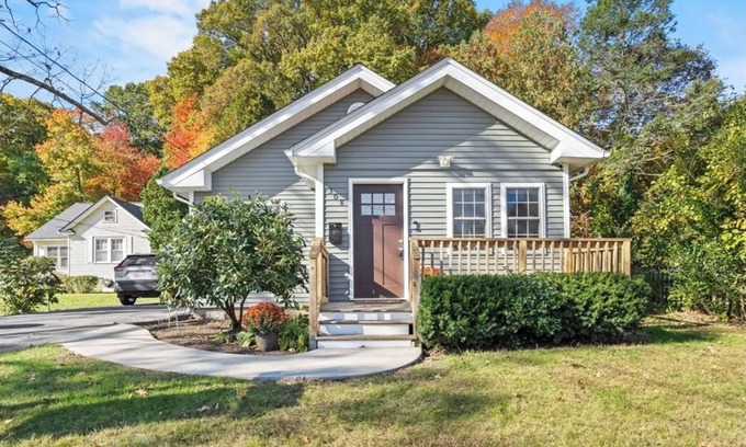 Worcester Maison | Charming Modern 3-bdrm house. Stroll to Lake Quinsigamond in Worcester