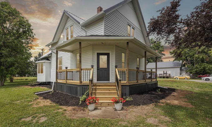Gilford Autre | Charming Modern Farmhouse just 10 minutes away from Frankenmuth!