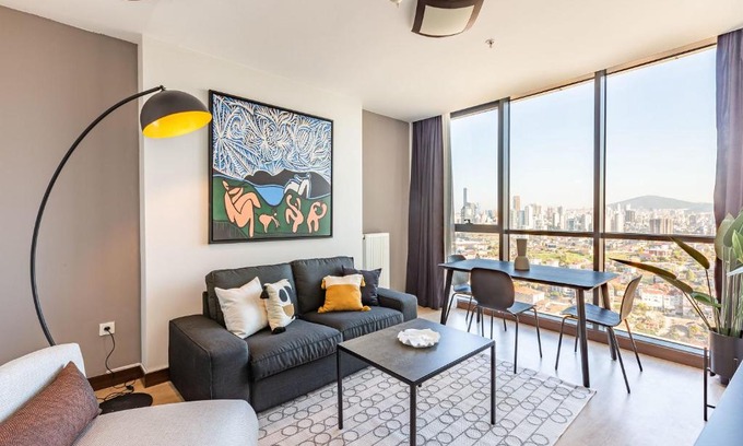Atasehir Appartement | Charming Modern Flat with Captivating City View in Atasehir
