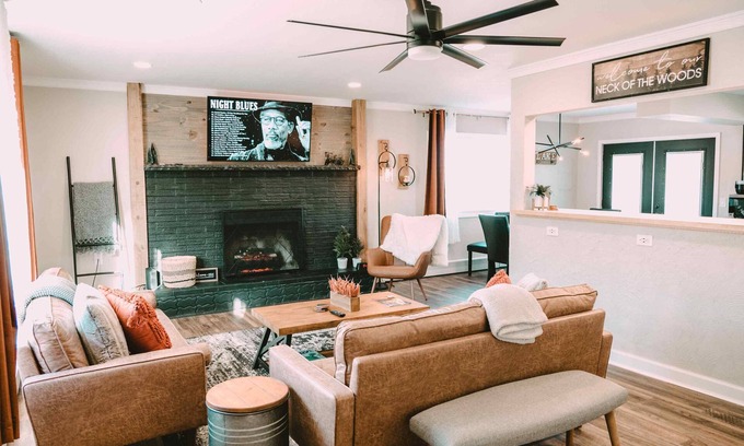 Palmer Lake Maison | Charming & Modern Lakefront Home - Hiking, Biking & Kayaking.