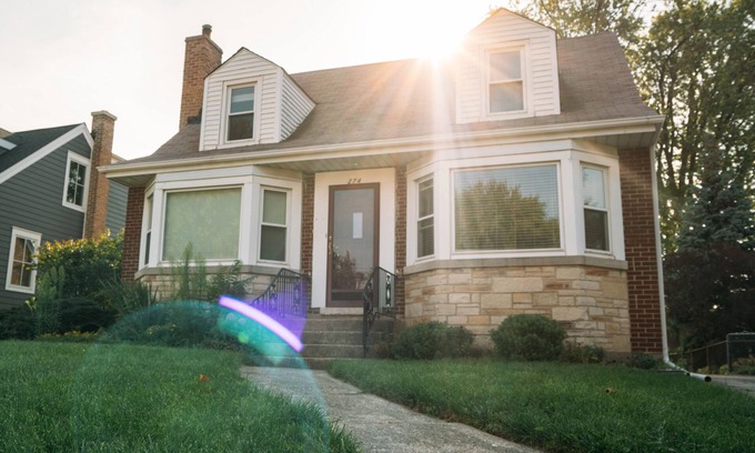 Elmhurst Maison | Charming ModernRetro Home!