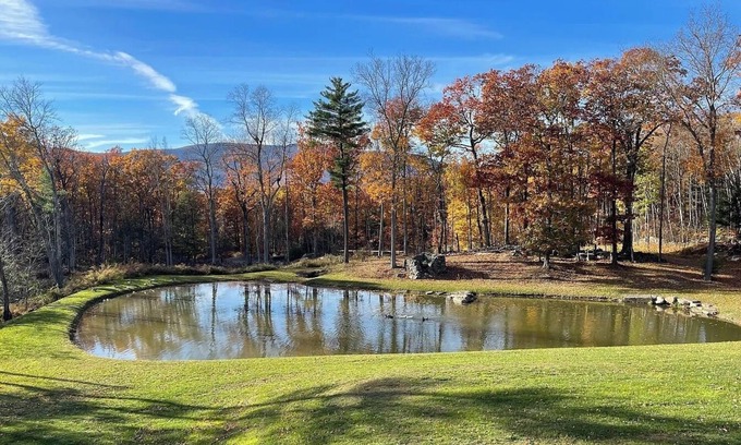 Saugerties Maison | Charming Mountain Retreat w Hot Tub