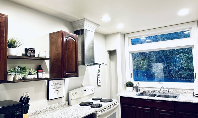 Cumberland Appartement | Charming Mountain View Retreat. Cozy place within walking distance to downtown.