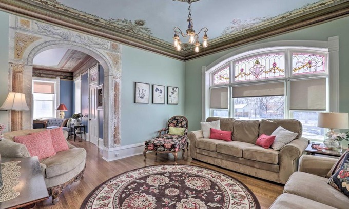 Mount Pleasant Maison | Charming Mt Pleasant Home in Historic Dtwn!