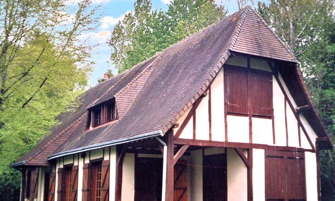Authon-du-Perche Cottage | Maison de charme en pleine nature avec étang de pêche, proche d'Authon-du-Perche, animaux admis.