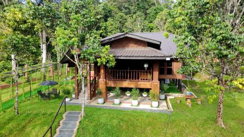 Kampung Besar Maison | Charming Nature Kampung Home for Family Getaways
