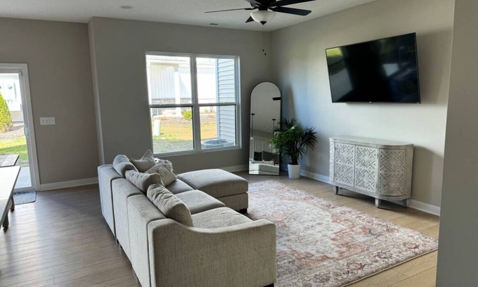 Westerville Maison | Charming New Build 2-Bedroom Townhouse near Google/Intel!