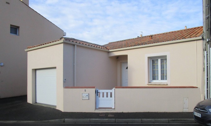 Les Sables d'Olonne Maison | Charmante Maison Centre Ville Les Sables D'Olonne avec SPA et garage