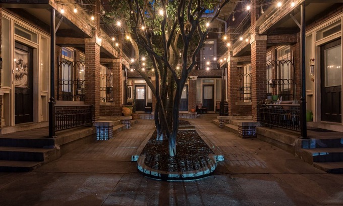 Downtown Little Rock Appartement | Charming New Orleans-Style Apartment with Gated Courtyard!