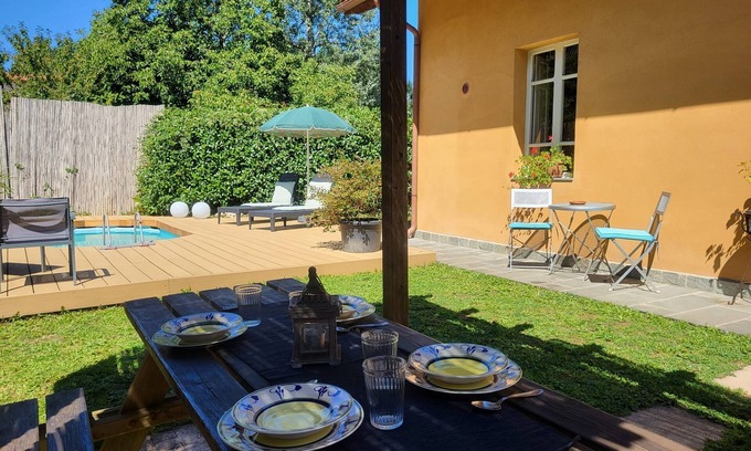 Camporgiano Villa | Charmant cottage, récemment rénové, belle vue, propre piscine, à pied de bar / boutique. WIFI!